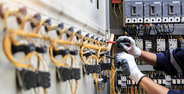 Professional Electrician technician working in Alafaya, FL